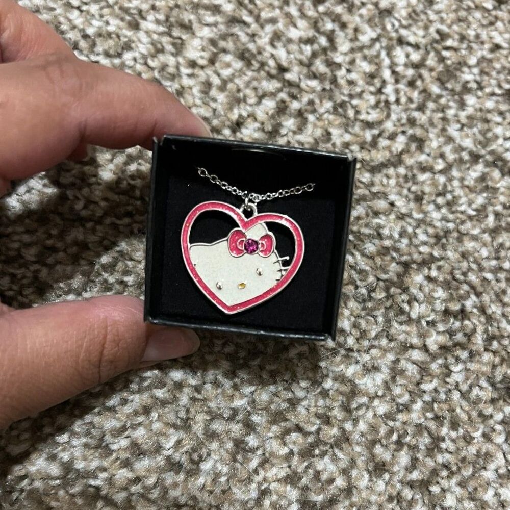 Sanrio Hello Kitty Avon Necklace 2014 Heart Collier D'Amour New